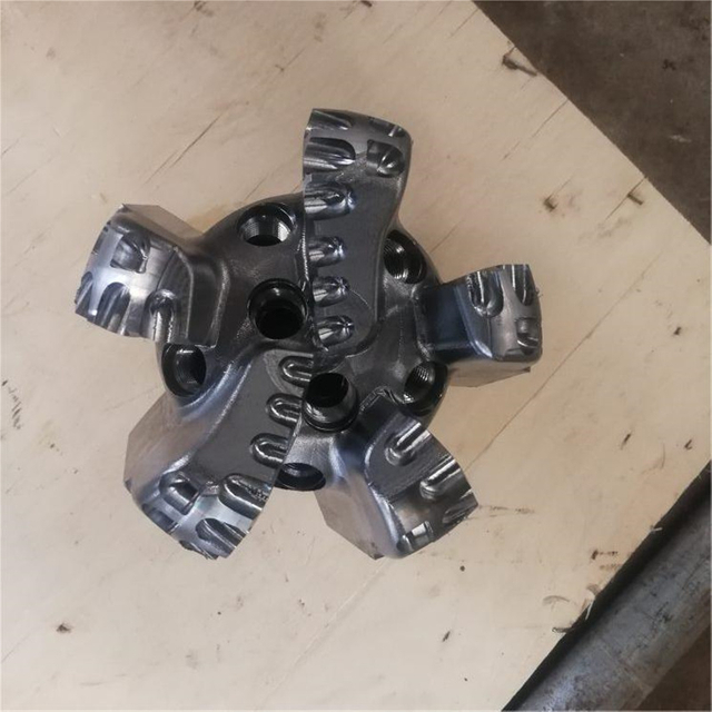 Hard Rock Formation 12-1/4  'Staalmatriks Body Oil Well PDC Bit